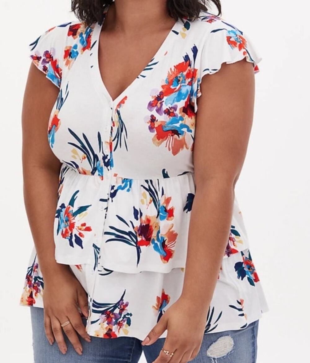 Torrid Supersoft Knits 2 2X Floral Peplum Top Flutter Sleeve V Neck White